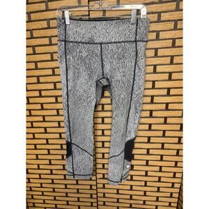 Lululemon‎ Black And White Active Crops Size 8